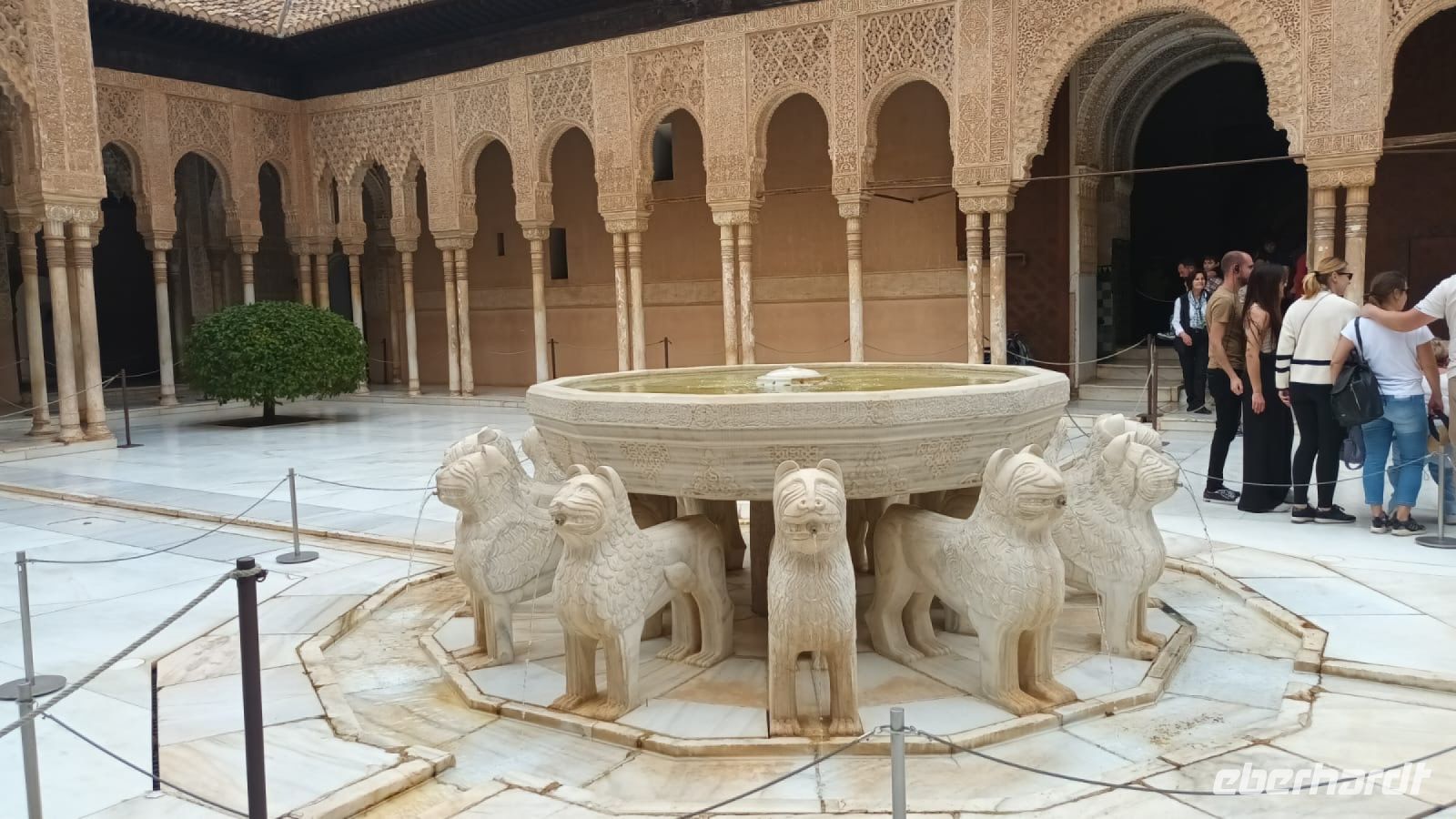 Spanien, Granada, Impressionen aus der Alhambra, Löwenhof &ndash; &copy; Sabine C. Seifert (Eberhardt TRAVEL)