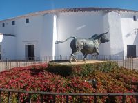Vor der Arena, Ronda &ndash; &copy; Monika Cortese (Eberhardt TRAVEL)