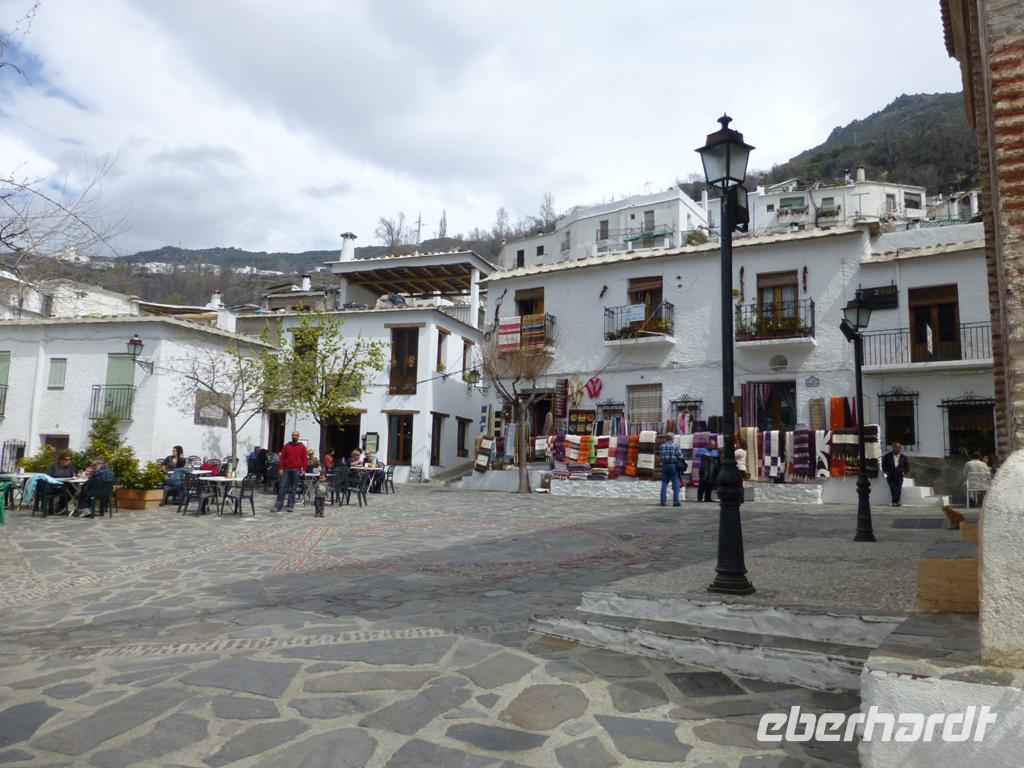 Marktplatz von Pampaneira &ndash; &copy; Enrico Lindner-Ehrenreich (Eberhardt TRAVEL)