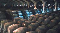 Schier nicht enden wollende Reihen von Sherry-Fässern in Jerez &ndash; &copy; Maren Walter (Eberhardt TRAVEL)