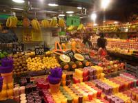 Säfteauswahl im Mercat de la Boqueria (Mercat de Sant Josep) &ndash; &copy; Stephanie John (Eberhardt TRAVEL)