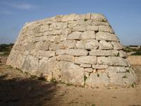 Naveta in Es Tudons &ndash; &copy; Hans-Joachim Trutz (Eberhardt TRAVEL)