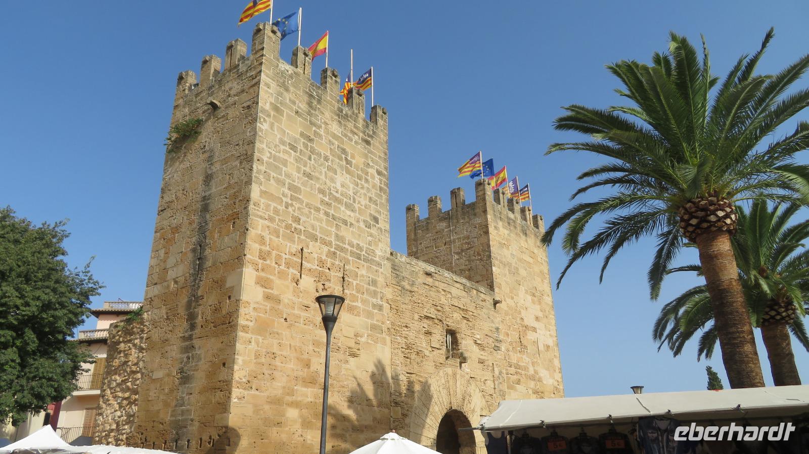 Alcúdia Stadttor &ndash; &copy; Elena Hinz (Eberhardt TRAVEL)