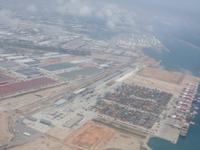 BArcelona. Containerhafen &ndash; &copy; Peter Großer (Eberhardt TRAVEL)