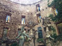 102Innenhof Dalí-Museum in Figueras &ndash; &copy; Birgit Janosch (Eberhardt TRAVEL)