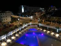 Abendliche Beleuchtung des Hotelpools -Hotel Caserio Gran Canaria &ndash; &copy; Sabine C. Seifert (Eberhardt TRAVEL)