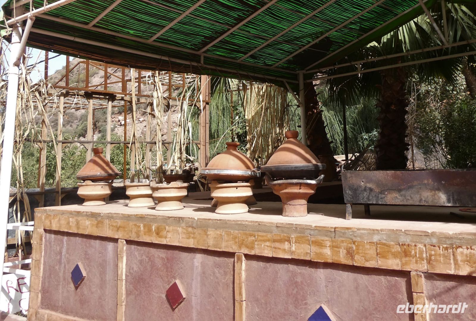 Tajine am Wegesrand &ndash; &copy; Gina Egenolf (Eberhardt TRAVEL)