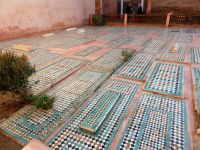 wenig Grabschmuck &ndash; &copy; Gina Egenolf (Eberhardt TRAVEL)