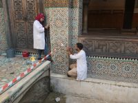zellige-Arbeit wird restauriert &ndash; &copy; Gina Egenolf (Eberhardt TRAVEL)