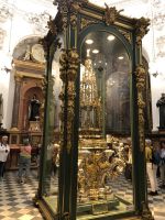 Eberhardt Reisegruppe beeindruckt von der Kathedrale &ndash; &copy; Sabine C. Seifert (Eberhardt TRAVEL)