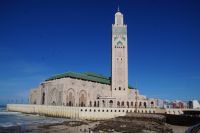 Zwei Hadithen sagen, Allahs Thron schwebe über dem Wasser - dies wollten König und Architekt bei der Moschee Hassans II. verwirklicht se &ndash; &copy; Andreas Böcker (Eberhardt TRAVEL)