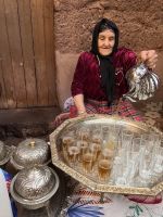 Ourika Tee wird serviertjpeg &ndash; &copy; Kora Buggel (Eberhardt TRAVEL)