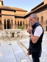 Granada Alhambra Pedro unser Guide.jpeg &ndash; &copy; Kora Buggel (Eberhardt TRAVEL)