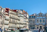 Porto_vor dem Bahnhof.JPG &ndash; &copy; Birgit Kirchner (Eberhardt TRAVEL)