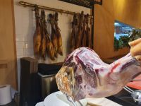 Schinken im Restaurant Quinto Quinta.jpg &ndash; &copy; Sophia Bär (Eberhardt TRAVEL)