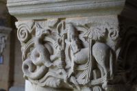 Greif und Zentaur - Kreuzgang Santillana del Mar &ndash; &copy; Andreas Böcker (Eberhardt TRAVEL)