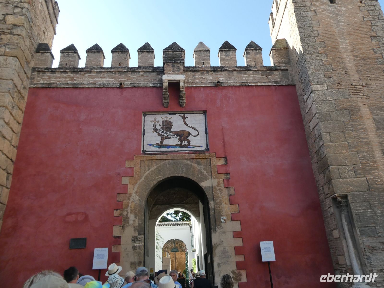 Eingang zum Alcazar &ndash; &copy; Gina Egenolf (Eberhardt TRAVEL)