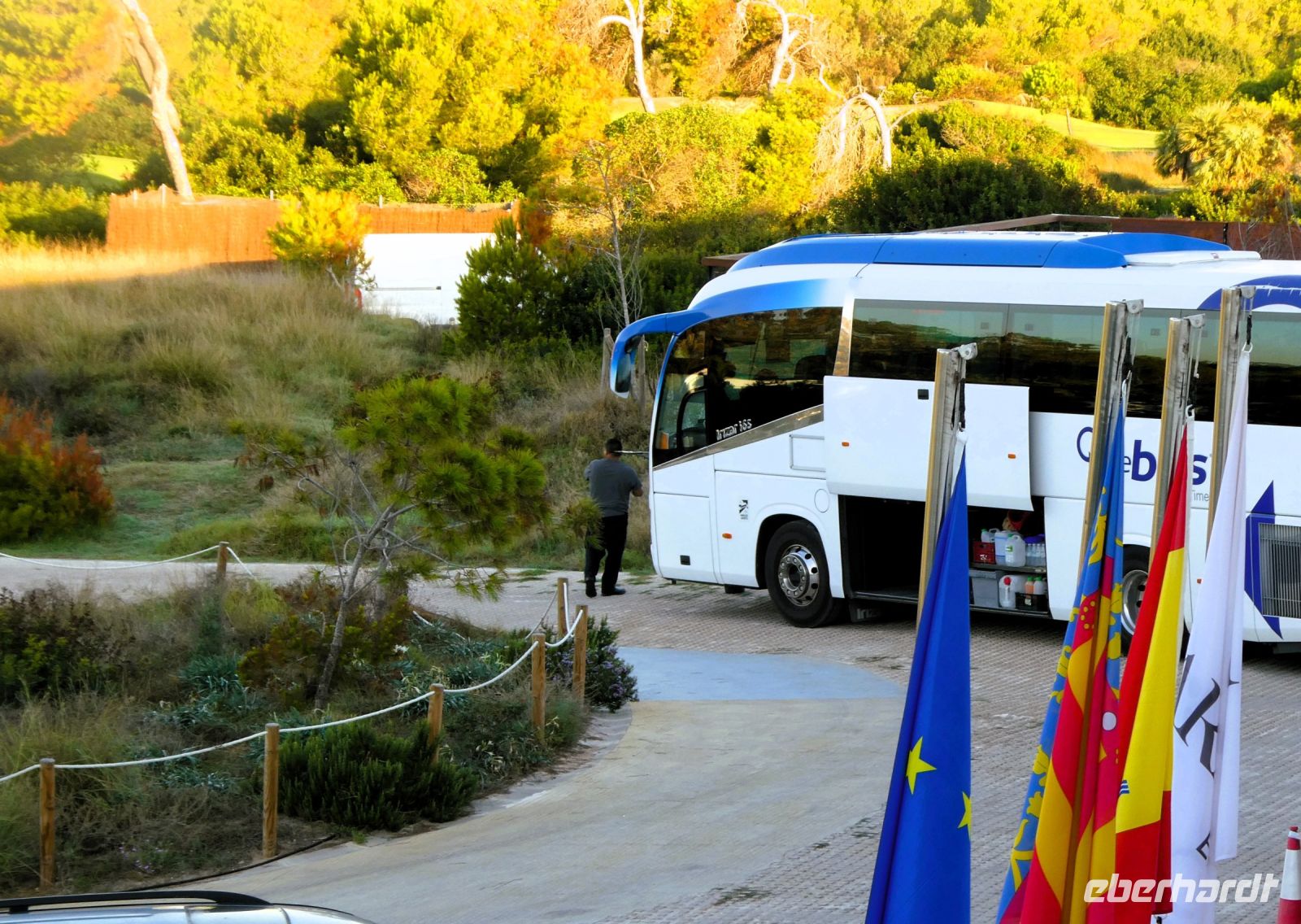 German und unser Bus &ndash; &copy; Gina Egenolf (Eberhardt TRAVEL)