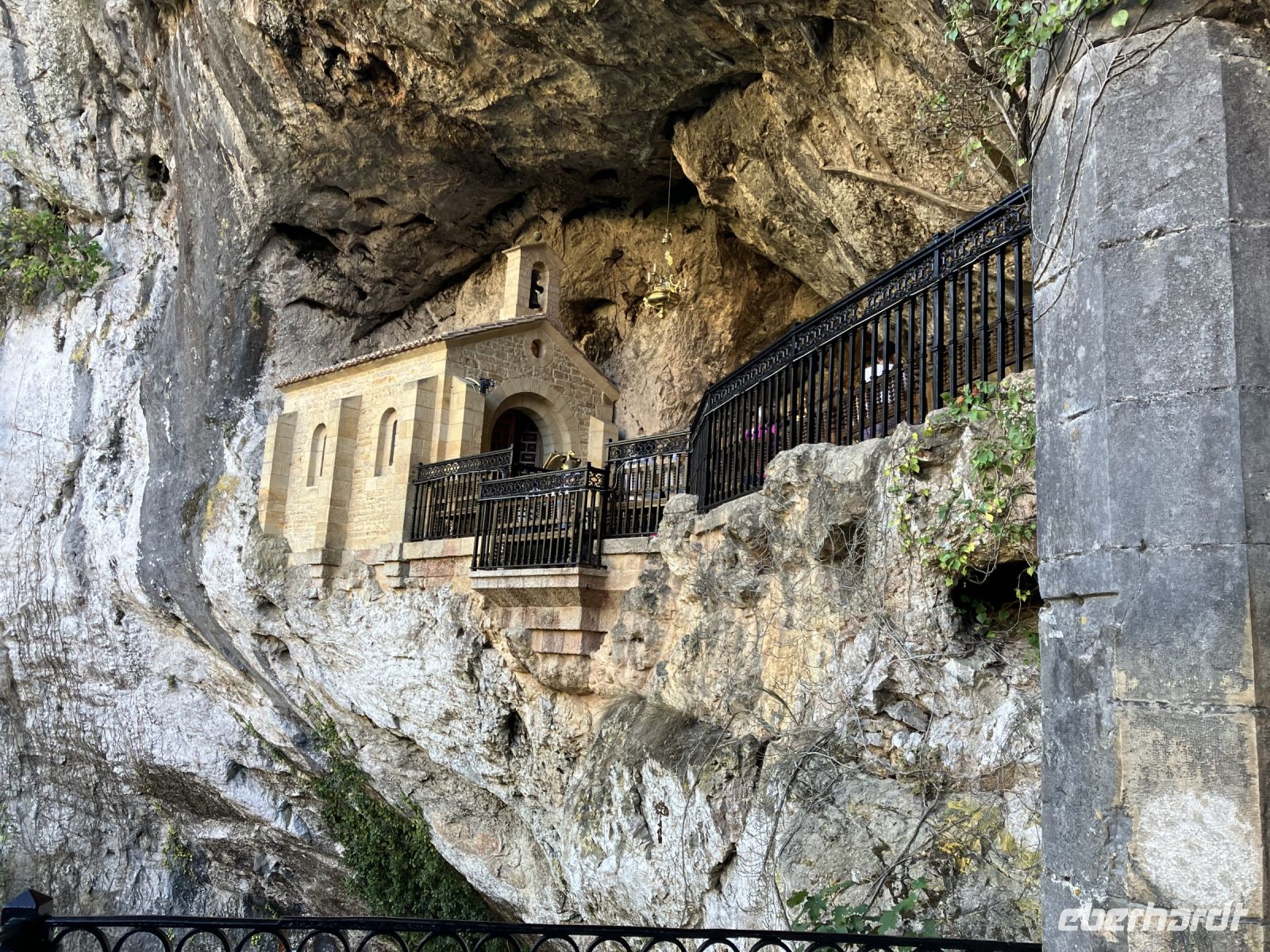 Kapelle in der Santa Cueva Covadonga &ndash; &copy; Sabine C. Seifert (Eberhardt TRAVEL)