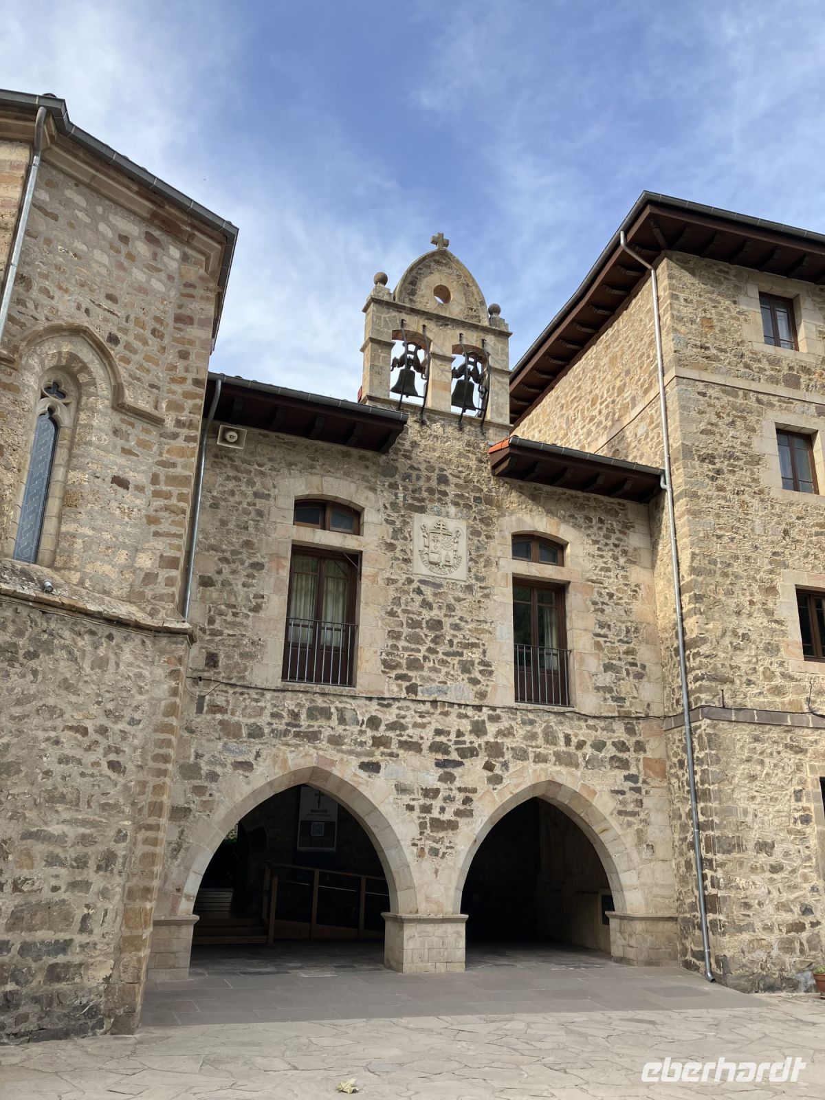 Eingangsbereich San Toribio de Liebana &ndash; &copy; Sabine C. Seifert (Eberhardt TRAVEL)
