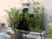 dekorativer Brunnen &ndash; &copy; Gina Egenolf (Eberhardt TRAVEL)