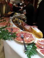 Weihnachtsbuffet Seranoschinken &ndash; &copy; Ulrike Blenke (Eberhardt TRAVEL)