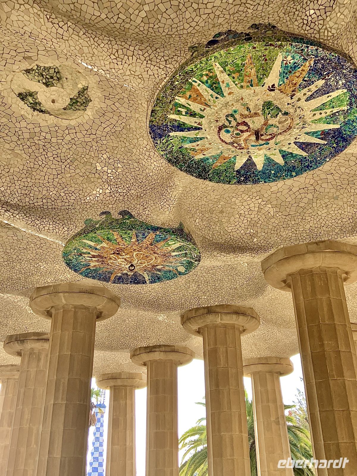 Deckenmosaike Park Guell_IMG_4850.jpg &ndash; &copy; Birgit Kirchner (Eberhardt TRAVEL)