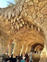 Arkaden im Park Guell_IMG_4835.jpg &ndash; &copy; Birgit Kirchner (Eberhardt TRAVEL)