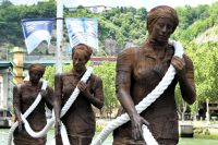 Skulptur der Treidelfrauen von Bilbao &ndash; &copy; Gina Egenolf (Eberhardt TRAVEL)