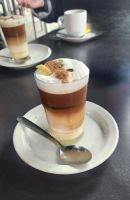 Barraquito, Kaffeespezialität &ndash; &copy; Petra Hady (Eberhardt TRAVEL)
