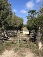 Typisches Holztor, Menorca, Spanien.jpeg &ndash; &copy; Maria Feibig (Eberhardt TRAVEL)
