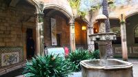 Innenhof in der Nähe der Kathedrale. Silvester in Barcelona (Petit).
