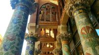 Barcelona - Paulau de la Musica - Mosaiksäulen am Ruheraum  &ndash; &copy; Anke Nicke (Eberhardt TRAVEL)