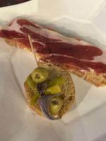 Pintxos Gilda und Jamon iberico &ndash; &copy; Birgit Kirchner (Eberhardt TRAVEL)
