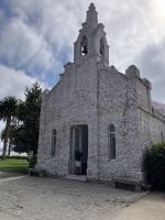 Spanien, Insel La Toja, Iglesia de Caralampio mit Jakobsmuscheln bedeckt  &ndash; &copy; Sabine C. Seifert (Eberhardt TRAVEL)
