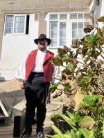 Spanien, Spaziergang durch Combarro, zum Stadtfest auch mit Tracht &ndash; &copy; Sabine C. Seifert (Eberhardt TRAVEL)