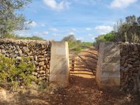 Holztor/Camí de Cavalls/Cala en Porter - Cala Llucalari/Menorca/Balearen &ndash; &copy; Susanne Hofen (Eberhardt TRAVEL)