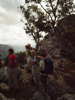 Eberhardt-Wandergäste und Fernando am Castell d' Alaró &ndash; &copy; Juliane Voigt (Eberhardt TRAVEL)