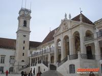 Coimbra - Universitaet - elegante Uhrturm - Wahrzeichen von Coimbra