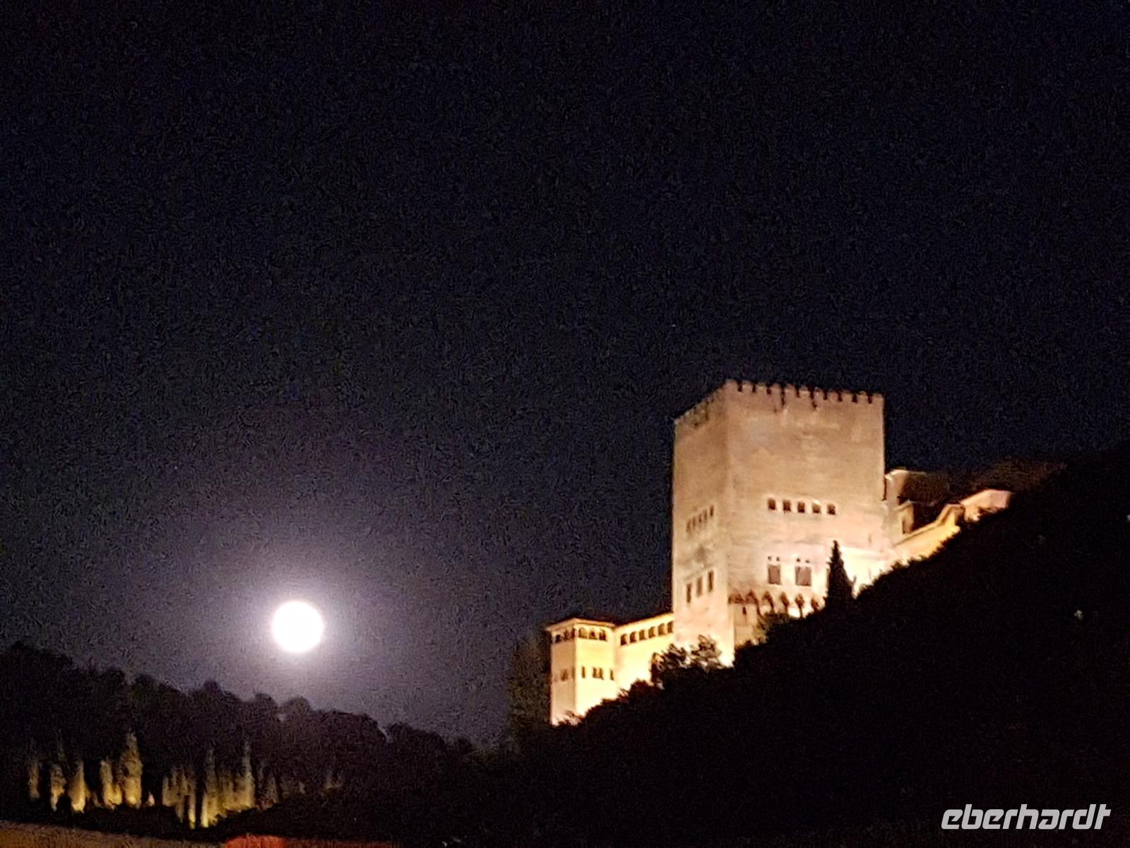 Granada bei Nacht (1) &ndash; &copy; Benjamin Rodriguez Manzanares (Eberhardt TRAVEL)