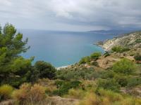 Wanderung an der Küste bei Maro und Cerro Gordo Steilküste und Strand bei Nerja (2) &ndash; &copy; Benjamin Rodriguez Manzanares (Eberhardt TRAVEL)