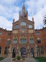 Hauptgebäude des Krankenhauses Santa Creu i Sant Pau &ndash; &copy; Elke Knappe (Eberhardt TRAVEL)