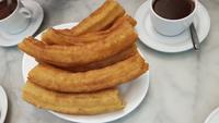 Heisse Schokolade mit Churros &ndash; &copy; Kseniya Parfenova (Eberhardt TRAVEL)
