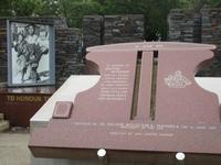 Am Mahnmal &ndash; &copy; Philipp Sonntag (Eberhardt TRAVEL)