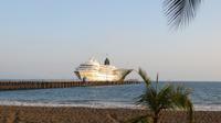 MS Amadea im Hafen von Puntarenas, Costa Rica &ndash; &copy; Maria Drewans (Eberhardt TRAVEL)