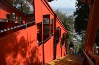 Chile und Osterinsel - Santiago de Chile - Schrägbahn zum Hausberg &ndash; &copy; Franziska Barthel (Eberhardt TRAVEL)