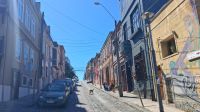 Straße in Valparaiso mit Streetart, Chile &ndash; &copy; Anette Rietz (Eberhardt TRAVEL)