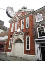 Rochester Charles Dickens Uhr &ndash; &copy; Constanze Hölig (Eberhardt TRAVEL)