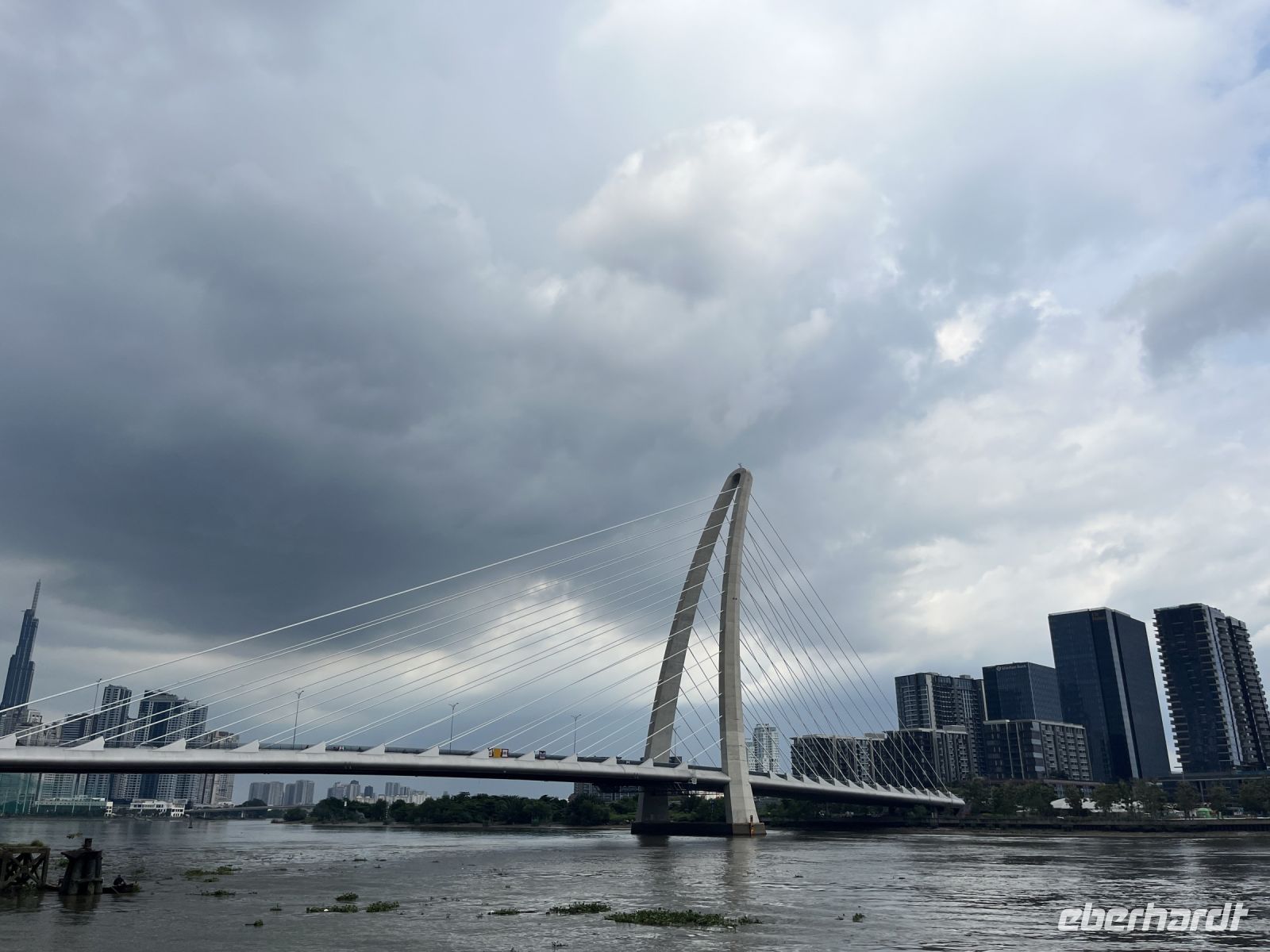 Brücke,  Ho-Chi-Minh-Stadt, Vietnam &ndash; &copy; Maria Feibig (Eberhardt TRAVEL)