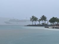 Landgang auf Bora Bora... heute leider bei Dauerregen :( &ndash; &copy; Jacob Spangenberg (Eberhardt TRAVEL)